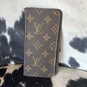 Louis Vuitton Brown Monogram Wallet. Iphone 6 plus Case